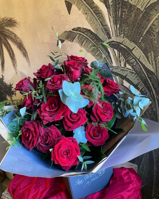 18 Red roses