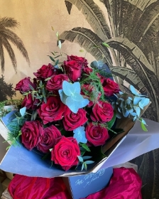 18 Red roses